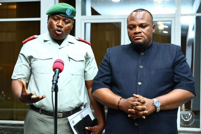 KINSHASA : UN NAVIRE À DEUX CAPITAINES