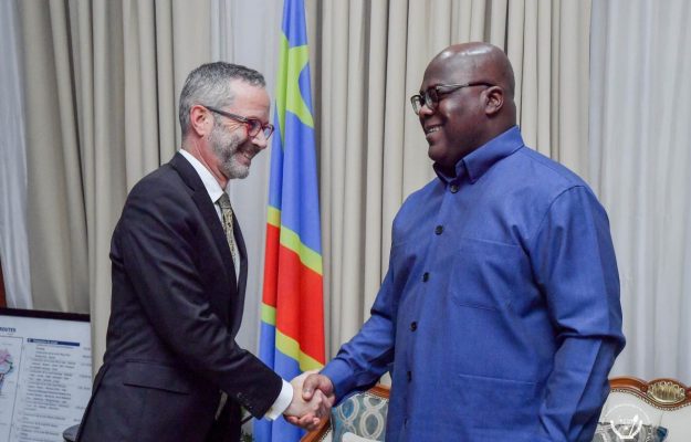 Ebola : Kinshasa et Paris face au défi d’une coopération sanitaire décisive