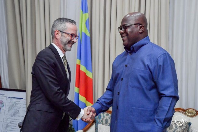 Ebola : Kinshasa et Paris face au défi d’une coopération sanitaire décisive