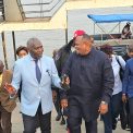 KINSHASA : BUMBA LUBAKI DÉCLENCHE LA DIGITALISATION DE LA TAXE DE PARKING ET SCELLE UN NOUVEAU PACTE AVEC BRAZZAVILLE