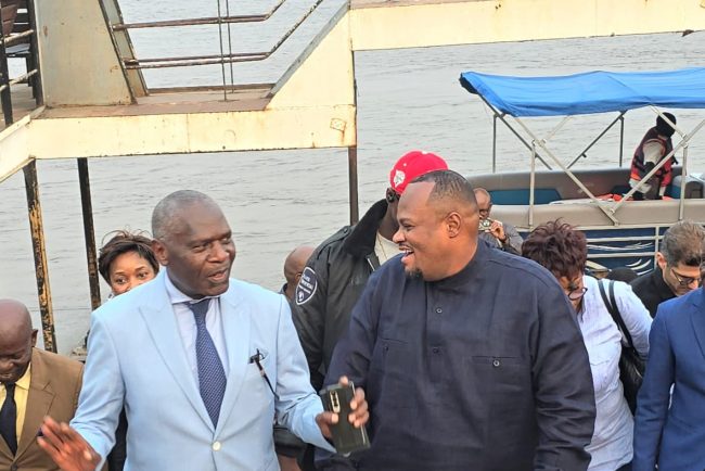 KINSHASA : BUMBA LUBAKI DÉCLENCHE LA DIGITALISATION DE LA TAXE DE PARKING ET SCELLE UN NOUVEAU PACTE AVEC BRAZZAVILLE