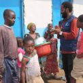 Uvira : 100 ménages bénéficiaires de maisons reçoivent des kits essentiels grâce au projet de stabilisation et de résilience