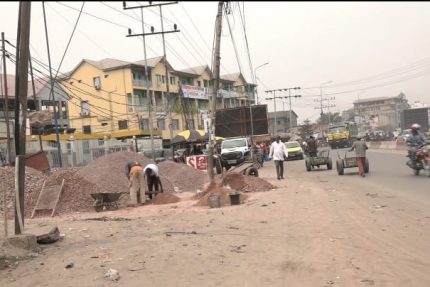 Kinshasa : les grandes artères étouffées par les occupations anarchiques des emprises publiques