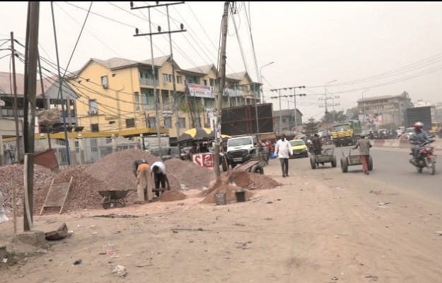 Kinshasa : les grandes artères étouffées par les occupations anarchiques des emprises publiques