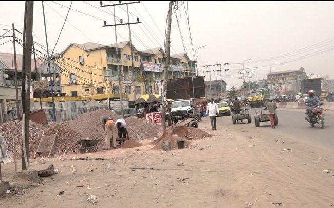 Kinshasa : les grandes artères étouffées par les occupations anarchiques des emprises publiques