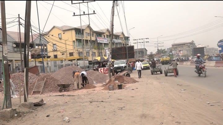 Kinshasa : les grandes artères étouffées par les occupations anarchiques des emprises publiques
