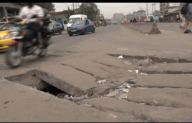 Kinshasa : le danger invisible qui guette les usagers de l’avenue des Huileries depuis 3 ans