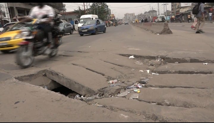 Kinshasa : le danger invisible qui guette les usagers de l’avenue des Huileries depuis 3 ans