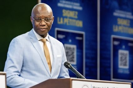 EBOLA : KAMBA DÉNONCE LES « MANIPULATIONS » SUR LES PAIEMENTS