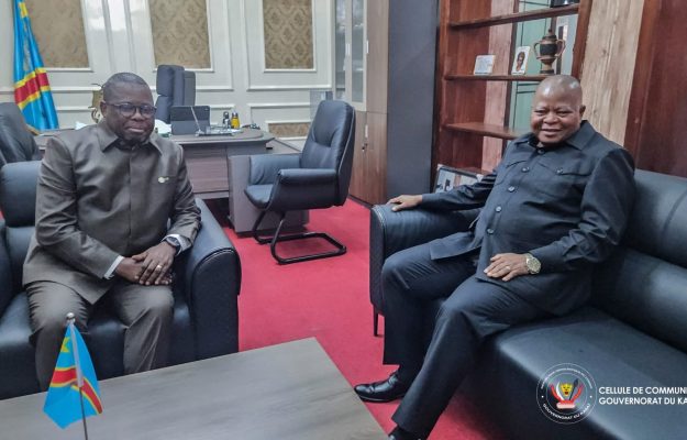 Kasaï : Le gouverneur Crispin Mukendi reçoit le député Simon Mulamba autour des préoccupations liées à la paie des fonctionnaires