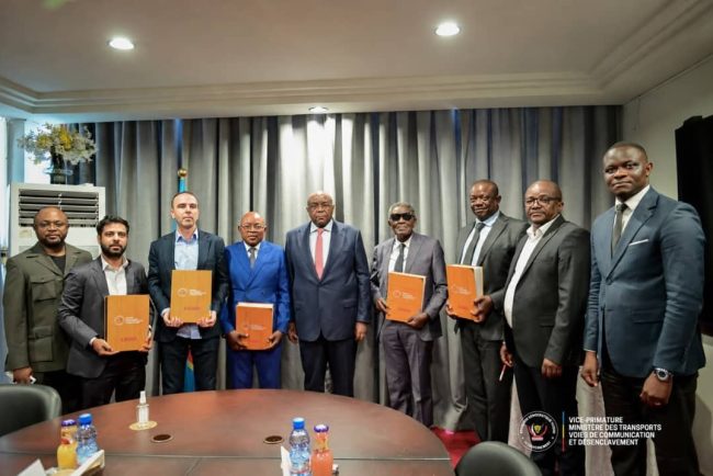Quatre entreprises chargées de réhabiliter, moderniser et construire 13 infrastructures aéroportuaires en RDC, avec des livraisons attendues fin 2028
