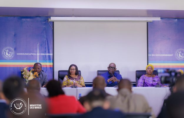 LUALABA : Louis Watum appelle les miniers industriels à renforcer la participation des Congolais au capital et à encadrer l’artisanat minier