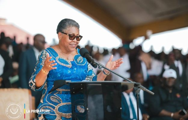 Kindu : Judith Suminwa lance les travaux de réhabilitation de l’avenue de l’Université, annonce de nouveaux projets d’infrastructures et appelle à l’unité et à la défense du territoire national