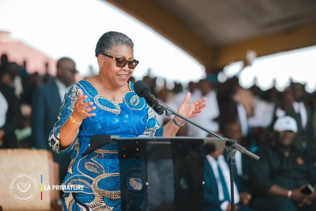Kindu : Judith Suminwa lance les travaux de réhabilitation de l’avenue de l’Université, annonce de nouveaux projets d’infrastructures et appelle à l’unité et à la défense du territoire national